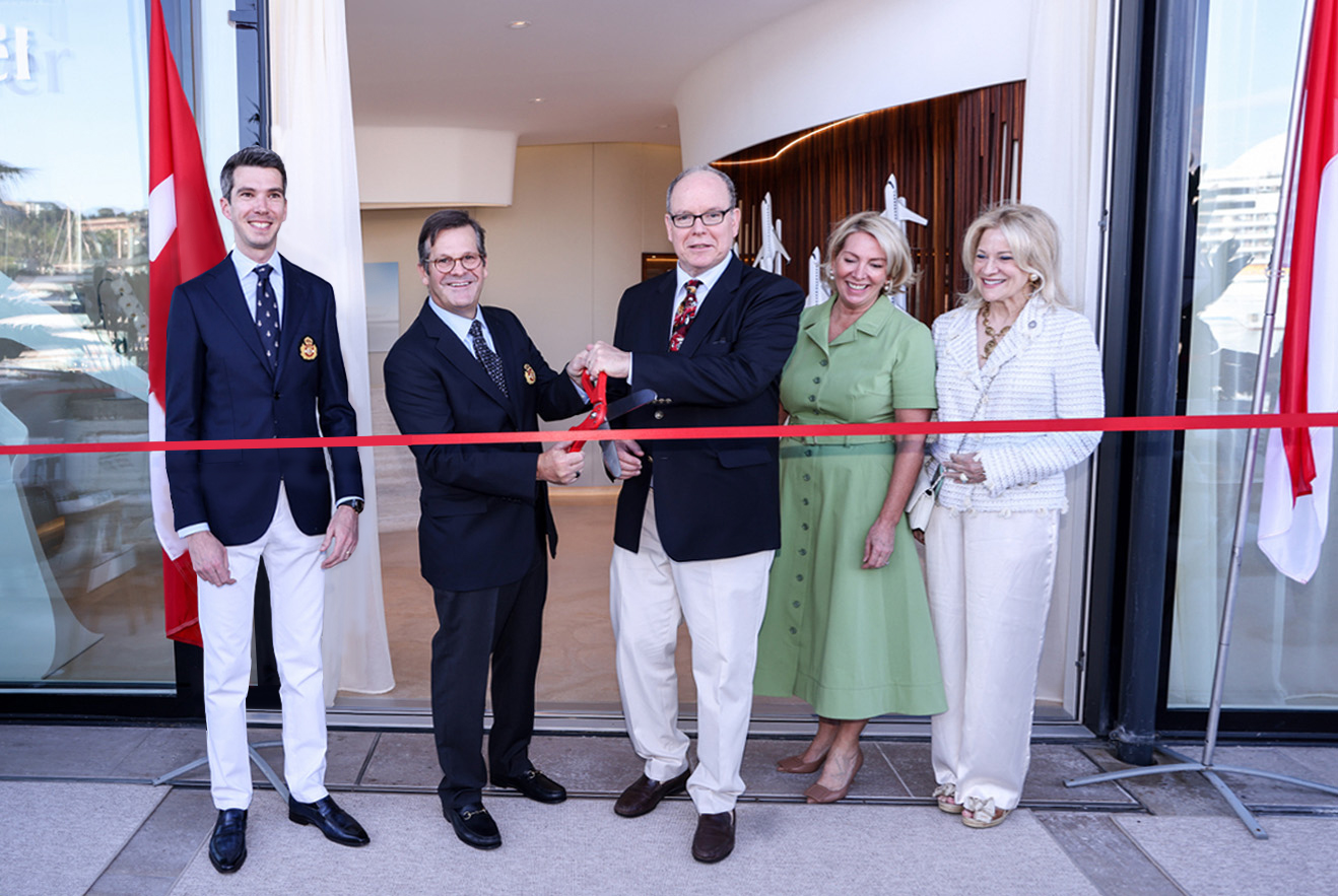 S.A.S. Prince Albert II de Monaco pendant l'ouverture officielle du Salon Aviateur de Bombardier