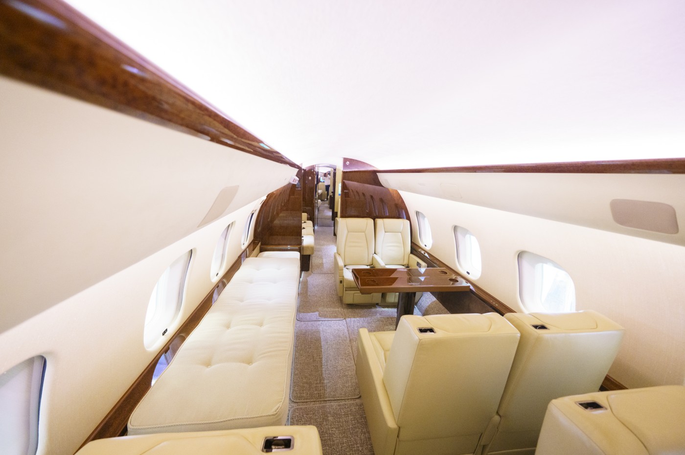 Global 5000 S/N 9337 Cabin 1