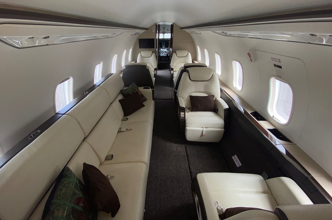 Challenger 350 S/N 20911 Cabin 2