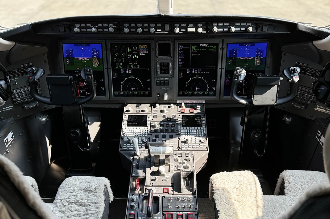 Challenger 350 S/N 20791 Cockpit