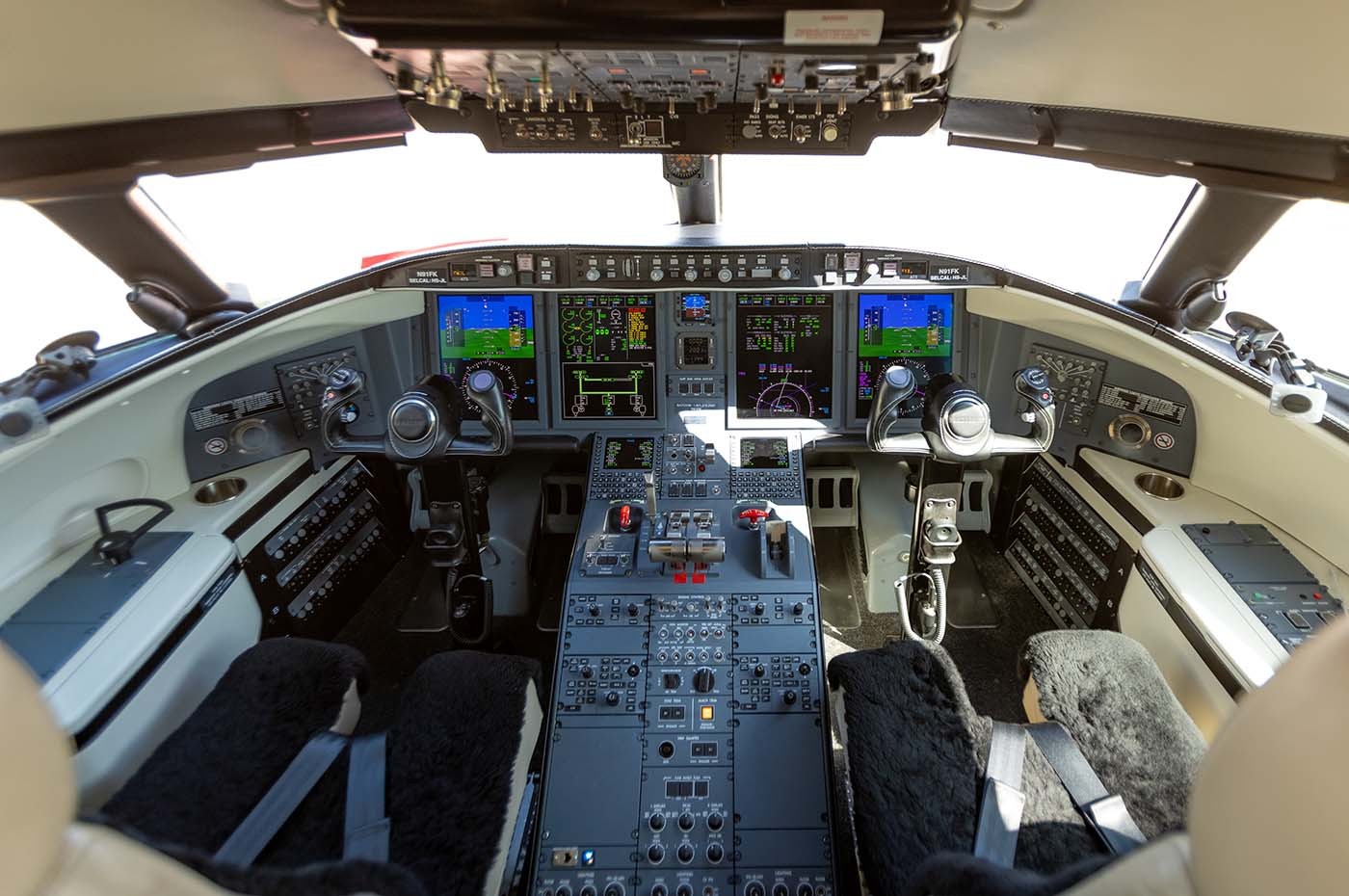 Challenger 650 6108 Cockpit