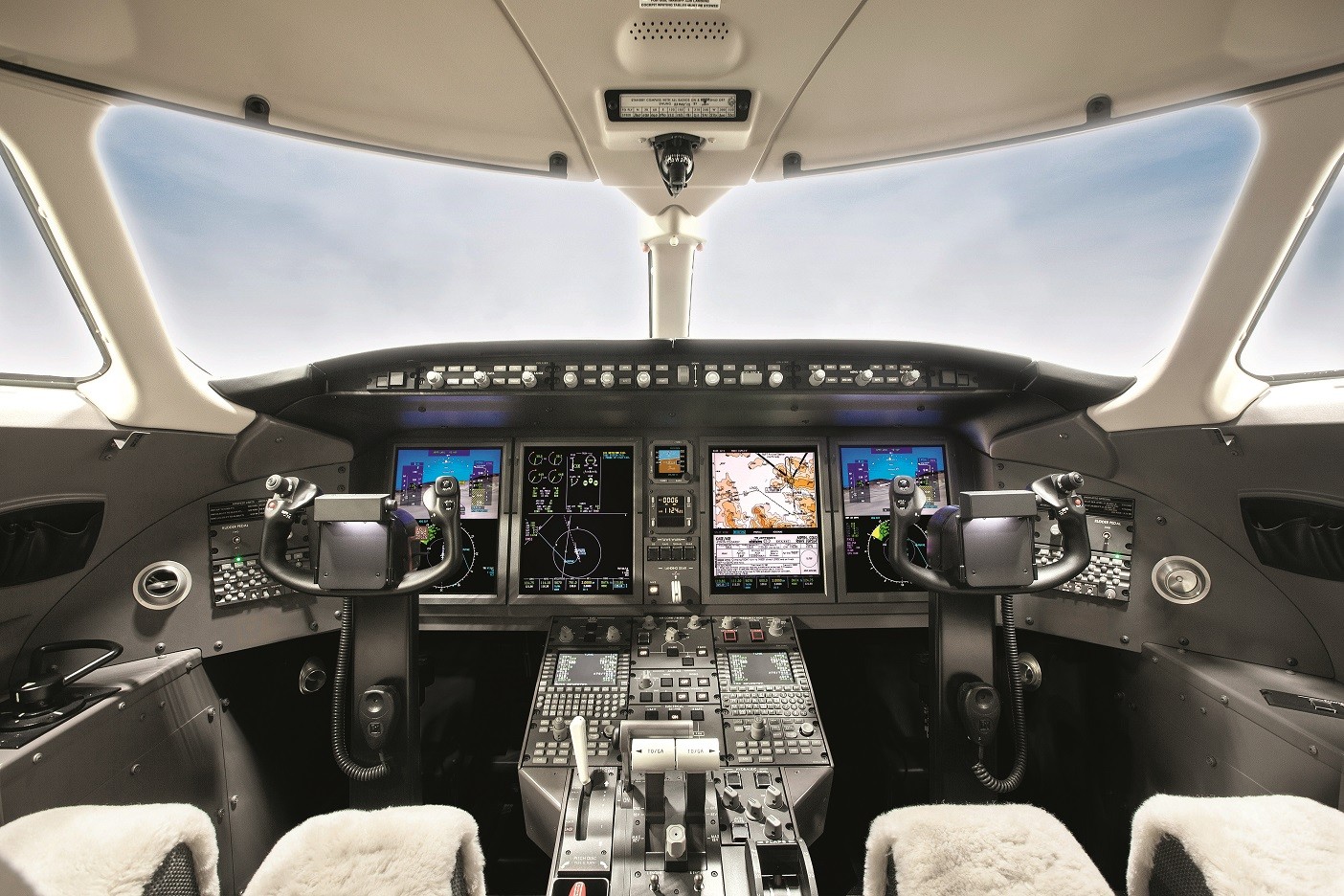 The flight deck inside the Challenger 350’s cockpit